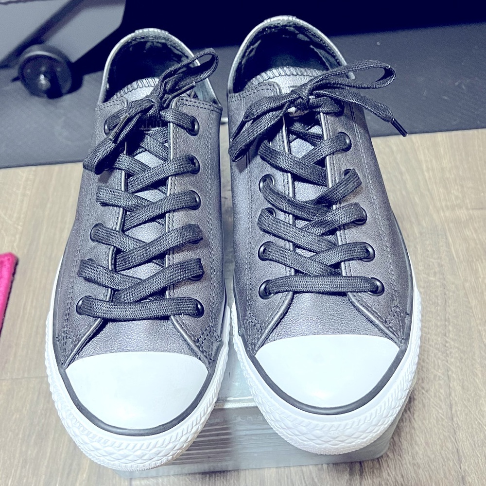 Converse (grey/metallic) SIZE 10